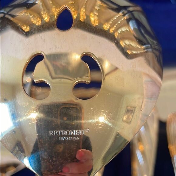 Retroneu 18/0 Japan Gold Tone Stainless Flatware Twist 66 Piece Serving for 12 - Picture 6 of 12